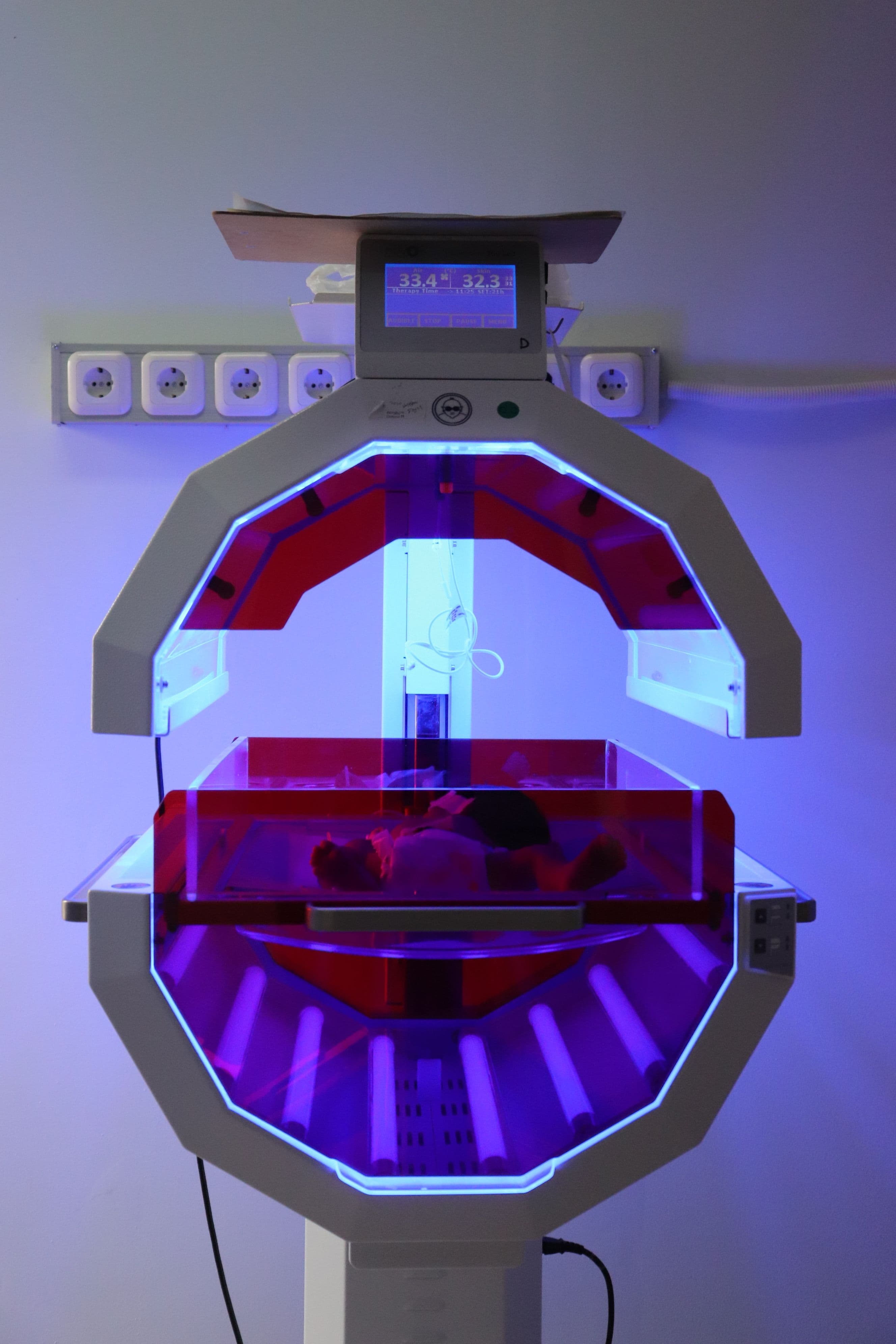 Neonatal Incubator