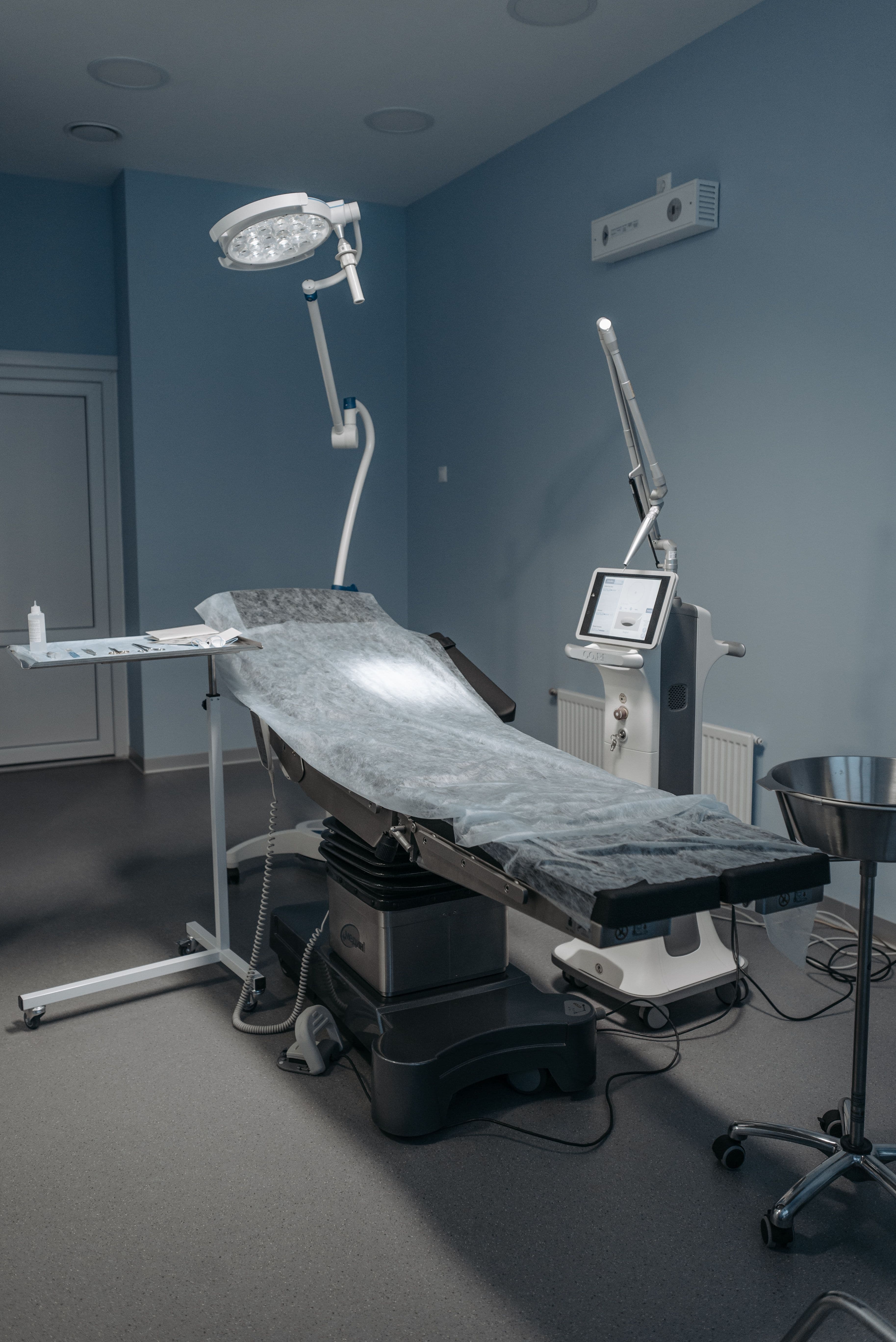 Operating Table & Surgical Lights